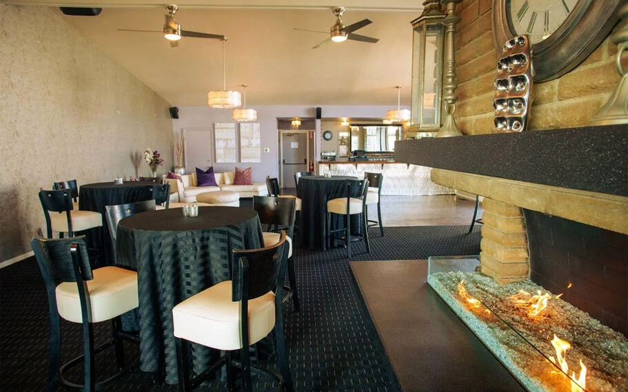 Waterfront Lounge & Garden Newport Beach