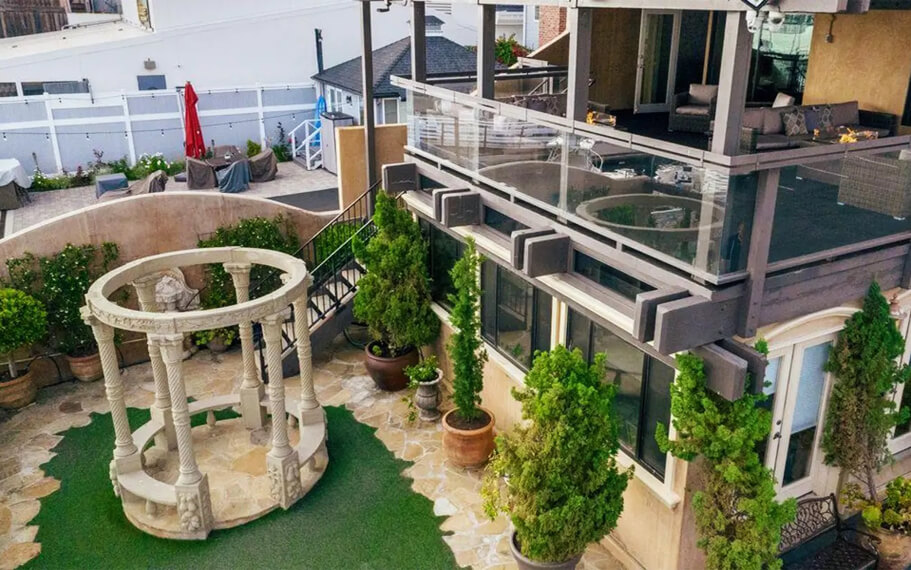 Waterfront Lounge & Garden Newport Beach